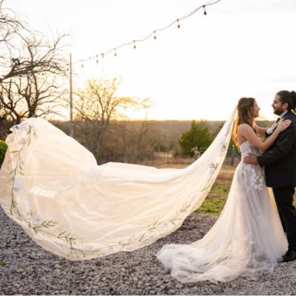 Embroidered Botanical Long Bridal Veil with Sheer Ivory Tulle